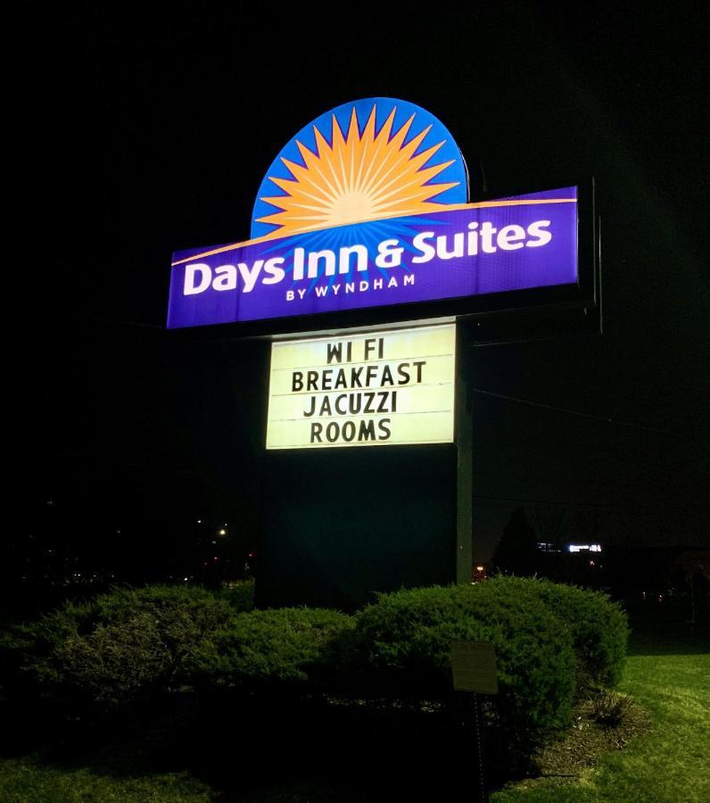 Days Inn & Suites By Wyndham Madison Exterior photo