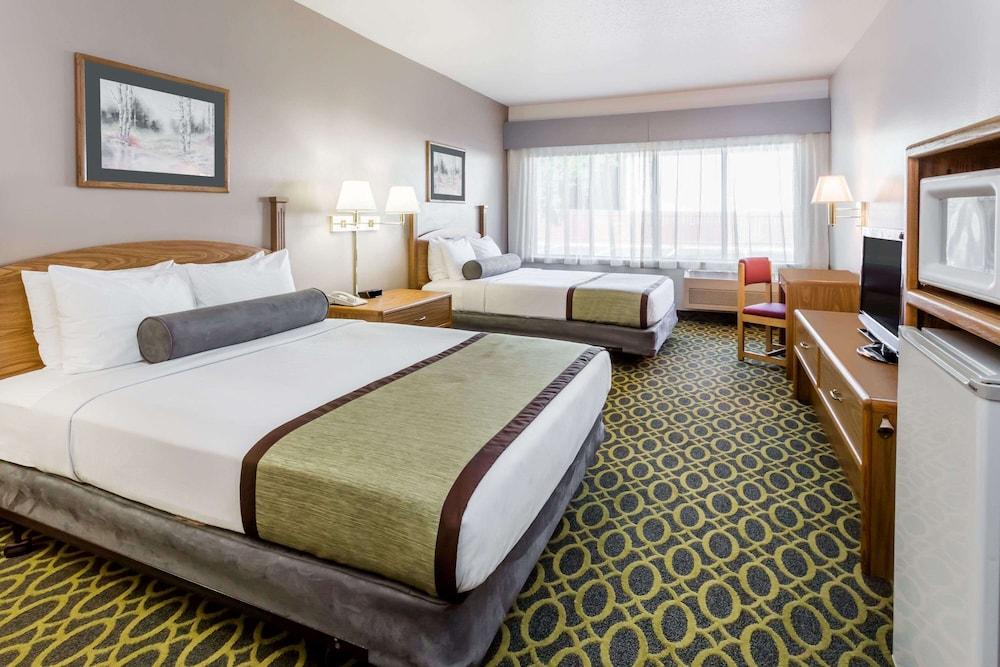 Days Inn & Suites By Wyndham Madison Exterior photo