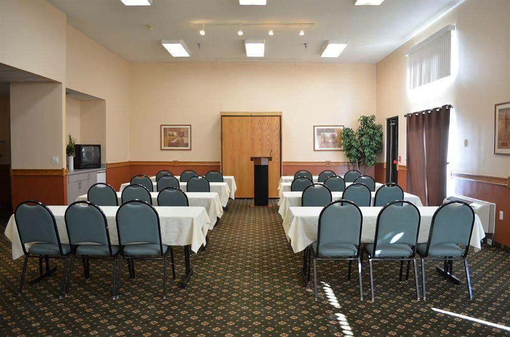 Days Inn & Suites By Wyndham Madison Exterior photo